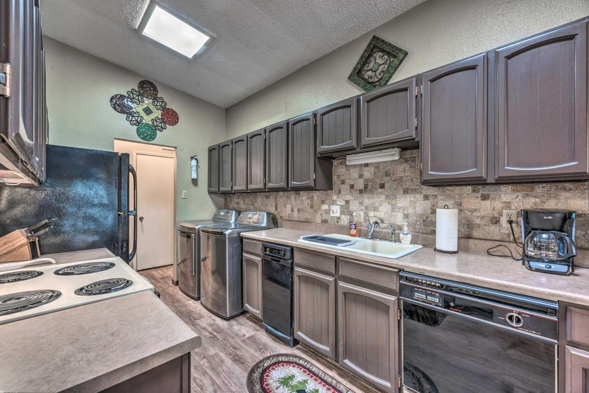 Alto Condo With Deck 2 Mi To Ruidoso Winter Park! ภายนอก รูปภาพ